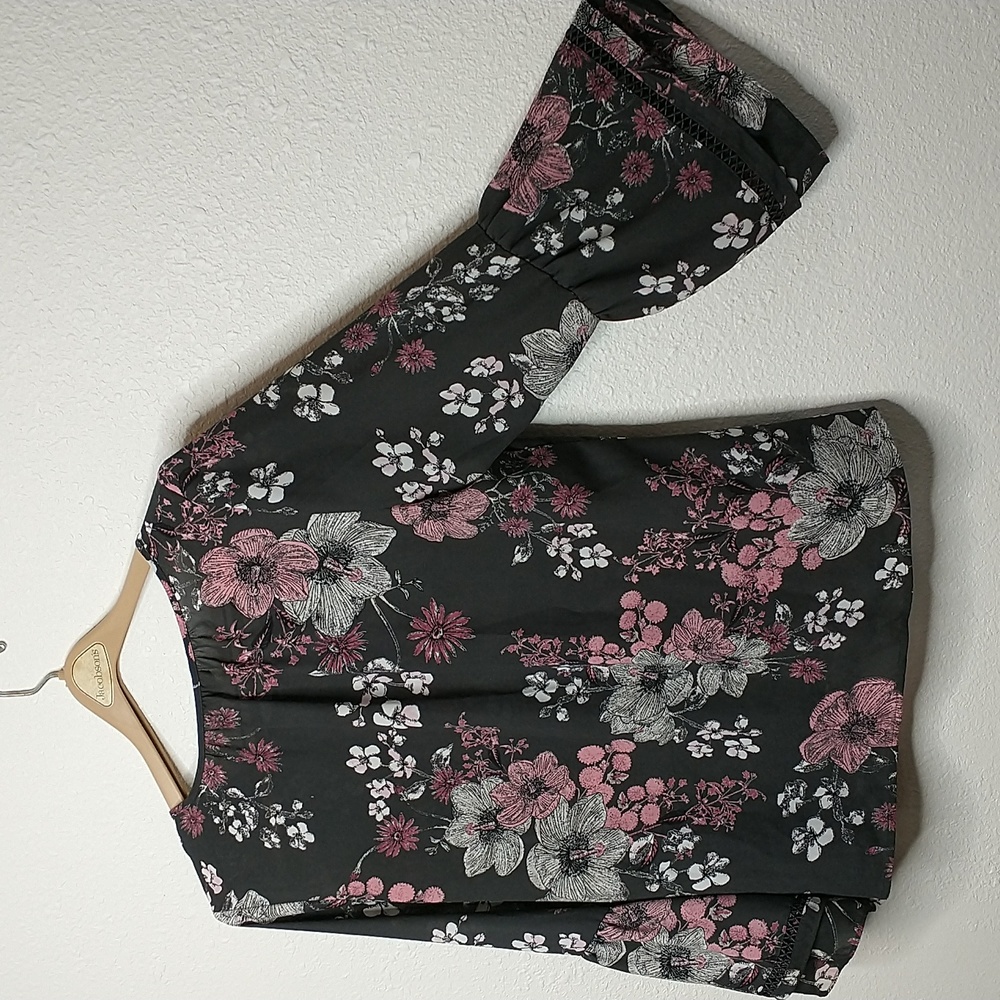 Gray and pink floral blouse size LP - Picture 5 of 5